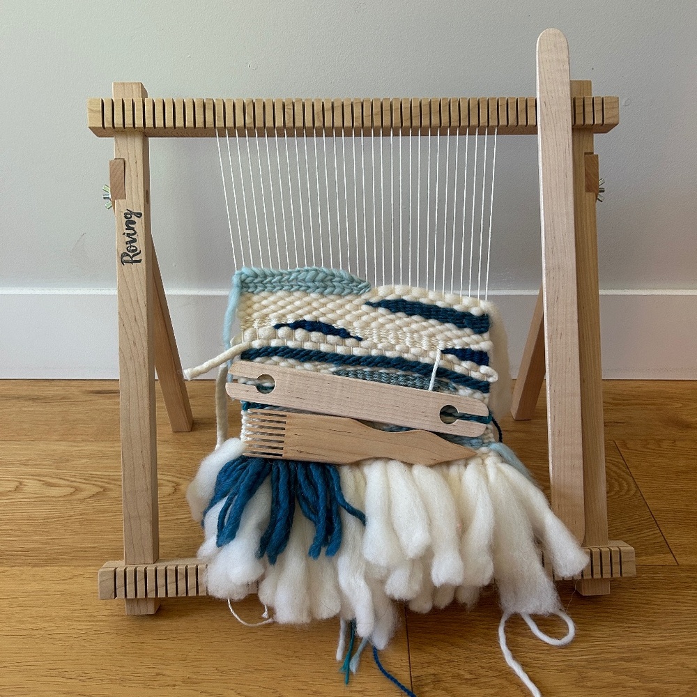 Loom with accessories